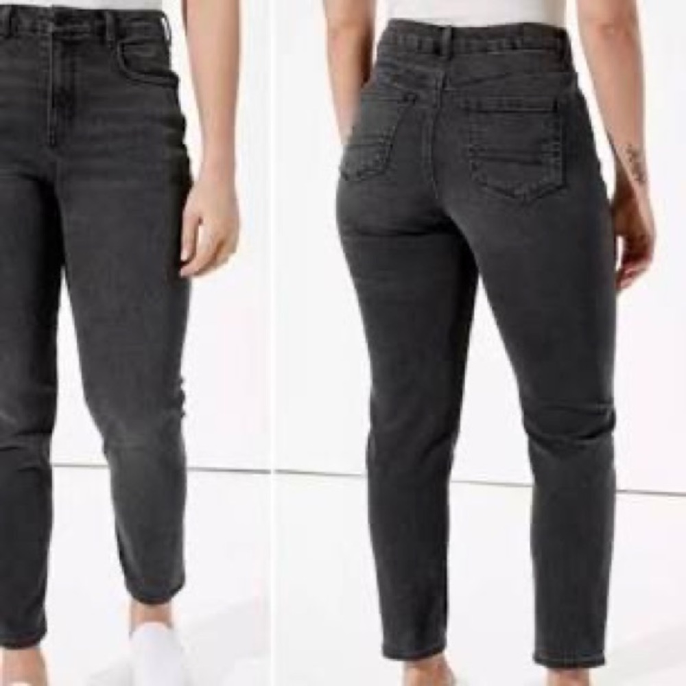 American Eagle Dark Wash Mom Jeans, size 6